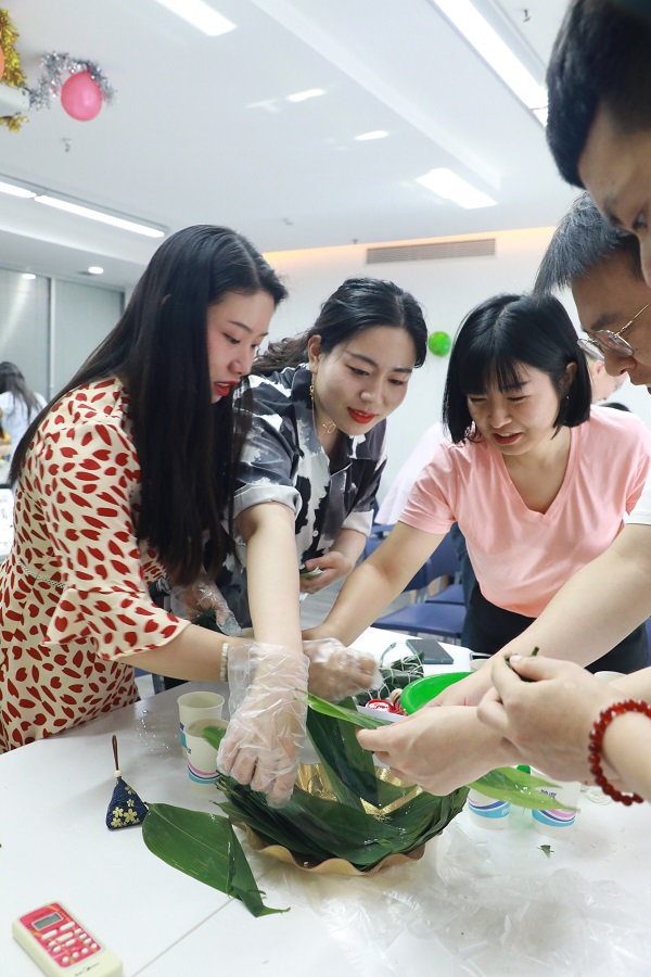 端午佳節(jié)，“歡樂放粽”